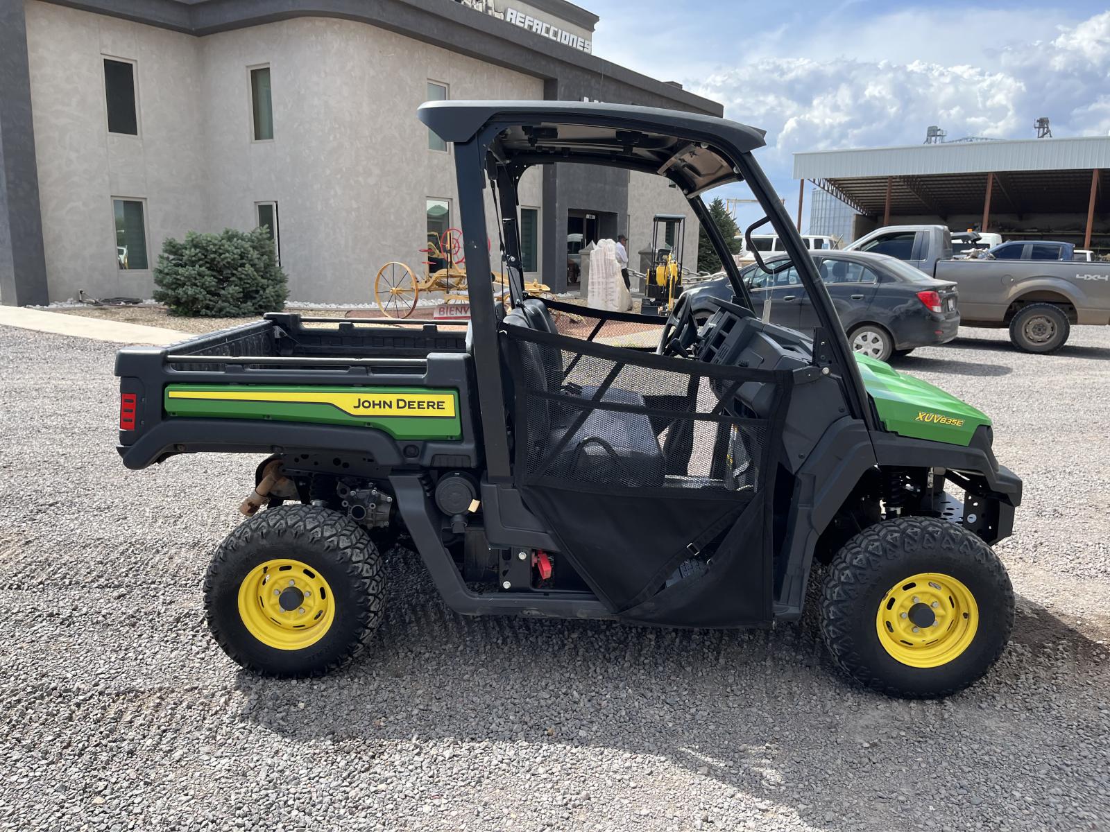 ./imagenes/INVOICE/2019/18253/JOHN DEERE XUV835E (10).JPG